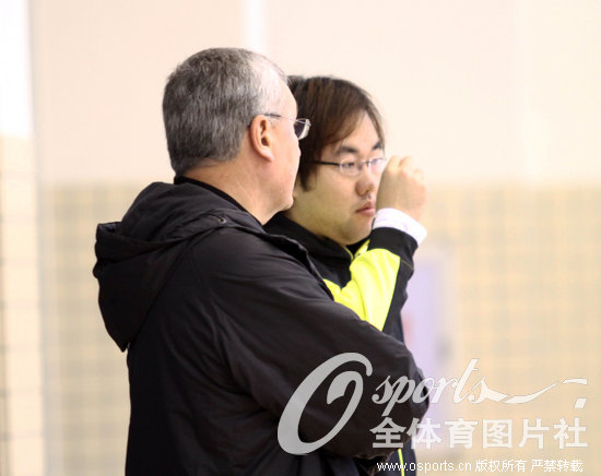 2013��1��6�գ�2012-2013����CBA��������19��ǰհ���㶫��Զ��ǰѵ���������ְ����˹����������ӹ��ʡ�