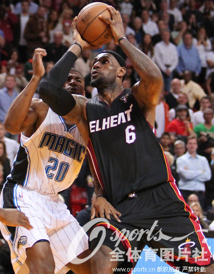 NBA-詹姆斯26分贡献绝杀 热火擒魔术豪夺16连