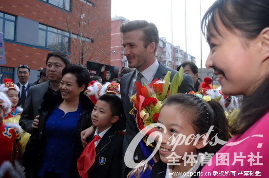 ���˺�ķ��ʷ�Һ�ͬСѧʦ����Ӱ����