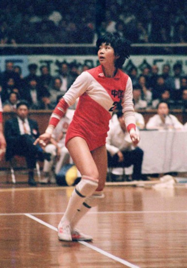 ��Ц����ޡ����ޣ���Ů�Ÿ����֡�1986������ۡ����ۺ�����й��˴�����ϵѧϰ����ҵ�󵽡�����������־�繤����4�ꡣ����������ѡ�����º���������һ�������Ļ���ý��˾��