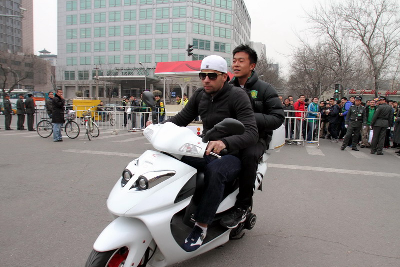 ƽ����Ԯ����3��29�գ�2013���г�������3�֣�������Ԯ������Ħ�еִ﹤�����������ܽӴ������������ͼƬ�����г�ר�⡿