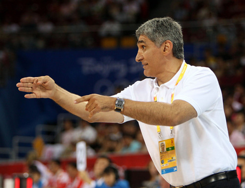 ͼΪ2008��8��18�գ��ڱ������˻�����С���������й��ӵı����У�ʱ��ϣ���������������ɻ�˹�ڳ��߶�ս��������Ƭ����