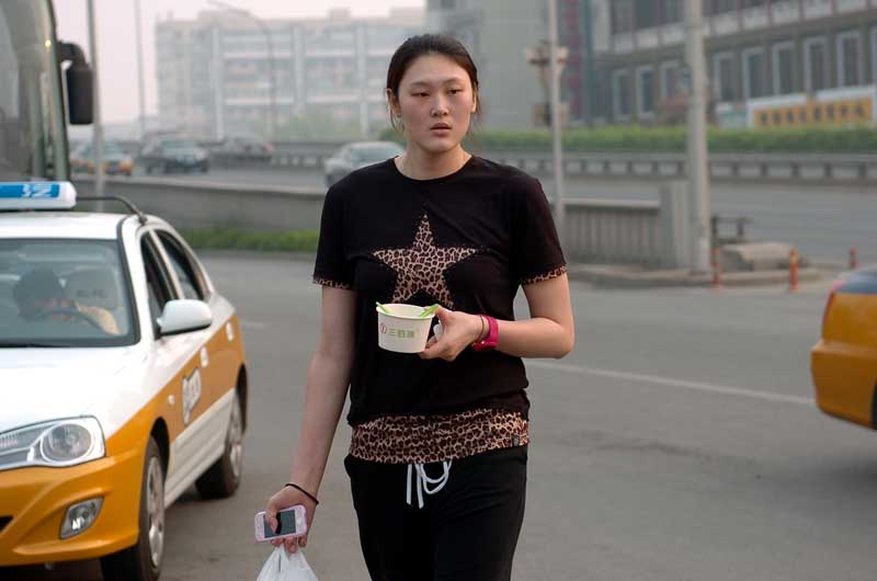 ���ƴ�÷-2013��5��5�գ����������ܾ֣�����Ů�Ŷ�Ա��һ÷�򷹹������й�Ů���Ѿ����ᣬ���ȴ���������ƽ���Ρ�