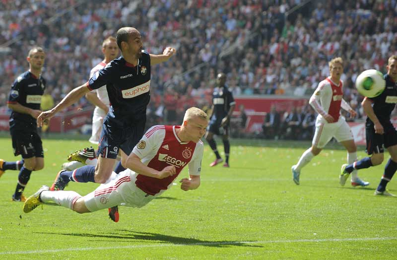 ��Ծ�嶥-2013��5��6�գ�2012-2013�����ɼ�������33�֣����ֿ�˹5��0ʤ���������� ��ǰһ�ֶ�ڡ�