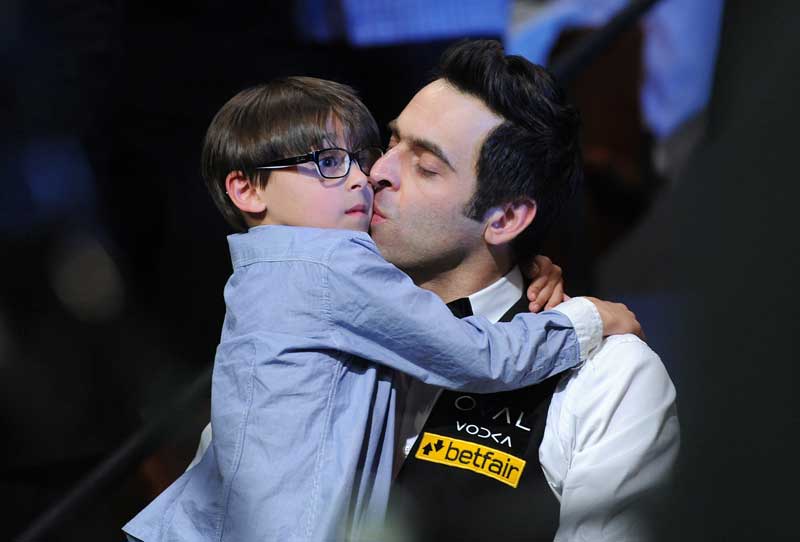 ���ӱȹھ���Ҫ-2013��5��7�գ�2013��˹ŵ����������������ɳ���������ưٳɹ����ᡣͼΪ��ɳ�����ڻ�ʤ��ӵ�ǰ��ӡ���ע����ô�����е�����Ϊ������˼��