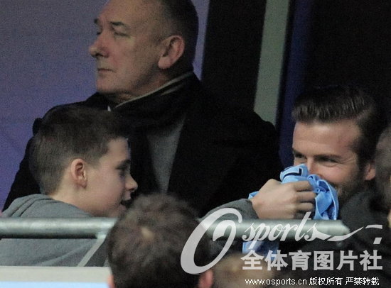 �ҫ�vs���p �p���[�Ԥ��O�l��