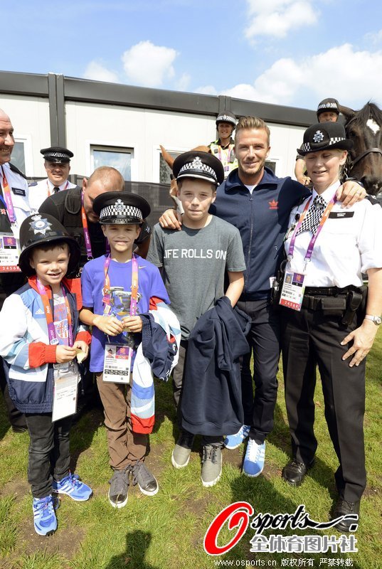 �p���a�ۤT�Ө�l �M���B����ĵ��X�v