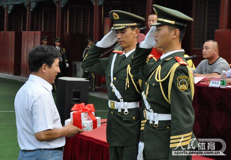 ��ҵ��������커���ӹٱ�����������Ʒ