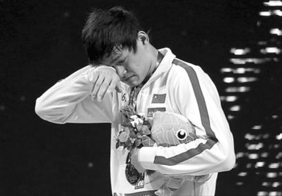 孙杨,激动之后是流泪。