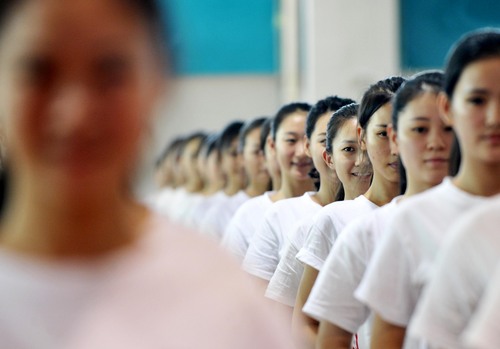 ͼΪ8��23�գ�����־Ը���ڽ�����λѵ����