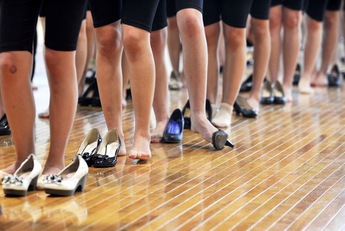 8��23�գ�����־Ը������Ϣʱ�����¸߸�Ь���ɡ�