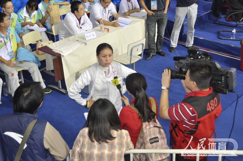 �B�ʭ����b�����C��ĳX