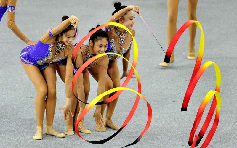 ��������9��12��16ʱ32�֣��ڡ�����ǿ���ǿ�������������ź����У���ʮ����ȫ�˻��Ļʽ������߳���16���ӵ�Ⱥ��������Ŀչʾ����һ�λ��ֵľۻᣬ300�����������������й�������ߵ���̨�ϣ�����˴������Ȱ��˶��Ľ������ʽ���»�������ξ�����