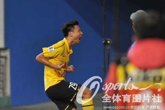 郜林进球后兴奋呐喊。