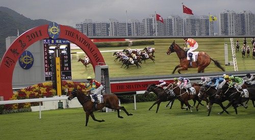 ��һ�����ȡ�����2011��10��1�գ������ɳ���������еĹ��������ջ�У���á����챭���ھ�����ʦΰ��󣩽��г�̡��»��緢���ξ����㣩 