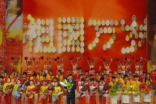 2009�괺�������������ָܾ��ֳ����������˻��й������Ÿ��ų����񻪣�����50�������ˡ��а½���������ֱ����̨�ϡ��ھ�������������й����˴������볡������50���˵��Ӵ���������У�����ë��Ů���ھ�������ƹ����Ů�Źھ���Ծ�ȡ�