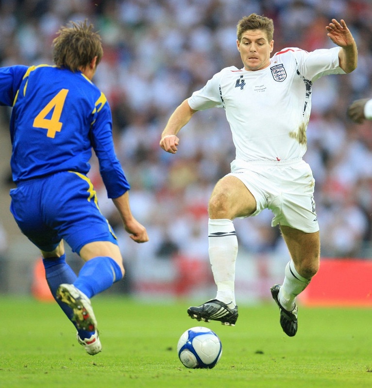 2008��10��12�գ�2010���Ϸ����籭ŷ����Ԥѡ����Ӣ����5��1ʤ������˹̹��