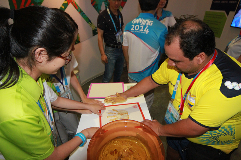 �~��ӻ��L�U��L�C