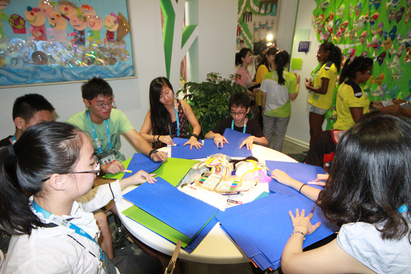 ���@�̩M�B�ʭ���@��u�����~�C