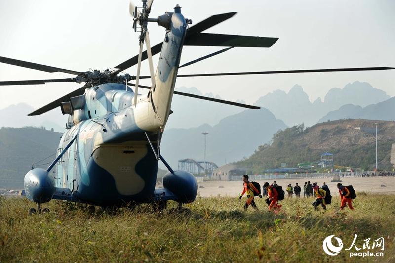 10��6�գ��ɹ��������ֺܾ��й������ž��վ���ͬ���졢Ϊ��10���2014��ȫ����ɡ�������ںӱ��������Ƚ��У�������ž���һ��ɡ�����ڵ�13֧ʡ��ֱϽ�У�������Լ130���˶�Ա�μӽ��𡣱���������Ů���㡢��Ů�ؼ����������͡�˫�˲�ɡ��������ɡ��ɡ�����������������Ŀ��������18����ơ�ͼΪѡ�ֵǻ�������      ����������  ���� ��