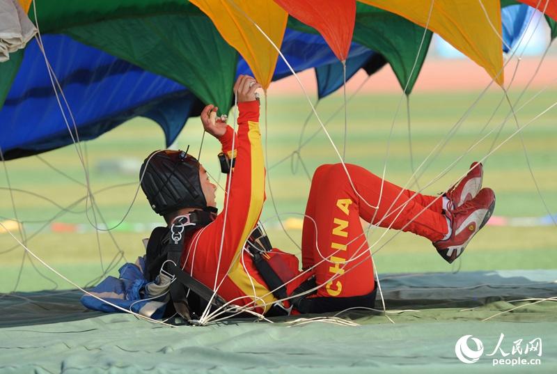 10��6�գ��ɹ��������ֺܾ��й������ž��վ���ͬ���졢Ϊ��10���2014��ȫ����ɡ�������ںӱ��������Ƚ��У�������ž���һ��ɡ�����ڵ�13֧ʡ��ֱϽ�У�������Լ130���˶�Ա�μӽ��𡣱���������Ů���㡢��Ů�ؼ����������͡�˫�˲�ɡ��������ɡ��ɡ�����������������Ŀ��������18����ơ�ͼΪѡ�־�׼��㡣     ����������  ���� ��