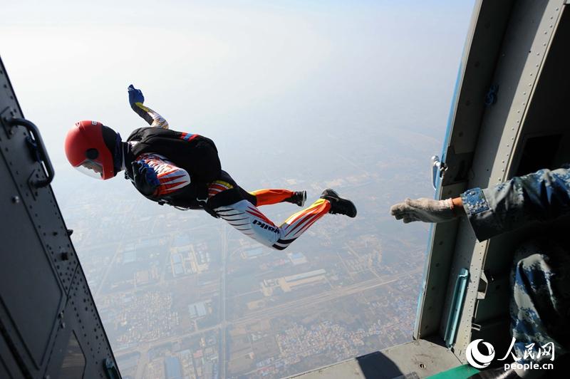 10��6�գ��ɹ��������ֺܾ��й������ž��վ���ͬ���졢Ϊ��10���2014��ȫ����ɡ�������ںӱ��������Ƚ��У�������ž���һ��ɡ�����ڵ�13֧ʡ��ֱϽ�У�������Լ130���˶�Ա�μӽ��𡣱���������Ů���㡢��Ů�ؼ����������͡�˫�˲�ɡ��������ɡ��ɡ�����������������Ŀ��������18����ơ�ͼΪѡ����ɡ˲�䡣    ����������  ���� ��