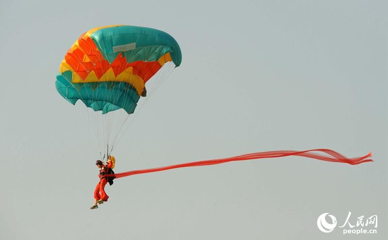 10��6�գ��ɹ��������ֺܾ��й������ž��վ���ͬ���졢Ϊ��10���2014��ȫ����ɡ�������ںӱ��������Ƚ��У�������ž���һ��ɡ�����ڵ�13֧ʡ��ֱϽ�У�������Լ130���˶�Ա�μӽ��𡣱���������Ů���㡢��Ů�ؼ����������͡�˫�˲�ɡ��������ɡ��ɡ�����������������Ŀ��������18����ơ�ͼΪ����Ů�·�����       ����������  ���� ��