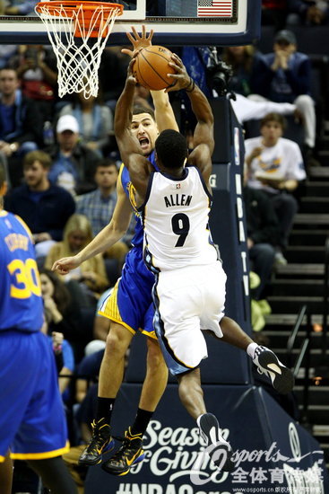 汤普森封阻托尼·阿伦