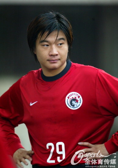 2004賽季，李金羽作為遼寧隊當家射手以490萬轉會山東魯能，成為中超元年首位國內標王。