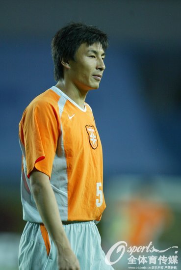 2006賽季，李瑋峰以490萬從深足加盟上海申花，成為當年標王。