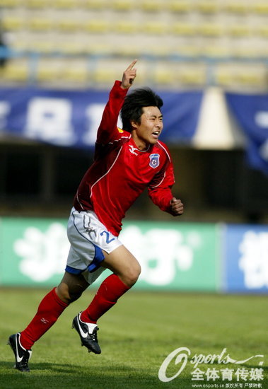 2011賽季，恆大將標王的身價抬到千萬級別。球隊以1400萬人民幣的價格從青島中能引進邊路球員姜寧，不僅創下了內援身價的新高，更是在中超改制以來引援首次突破千萬大關。