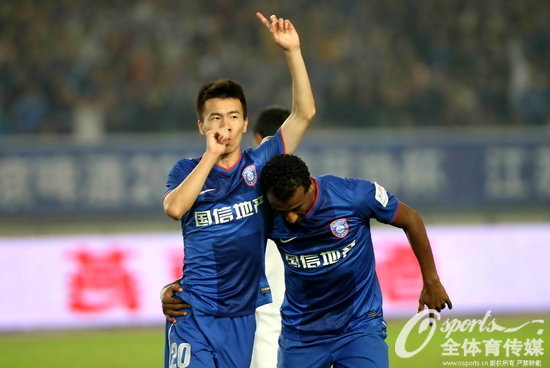 2015本賽季，國內標王目前已三次易主。首先是北京國安花費3000萬人民幣從已經降級的大連阿爾濱隊購得於大寶﹔隨后於海以5000萬加盟上海上港成為新標王。6月18日，天津泰達斥資6600萬買入孫可，創造了國內球員轉會費最高紀錄。