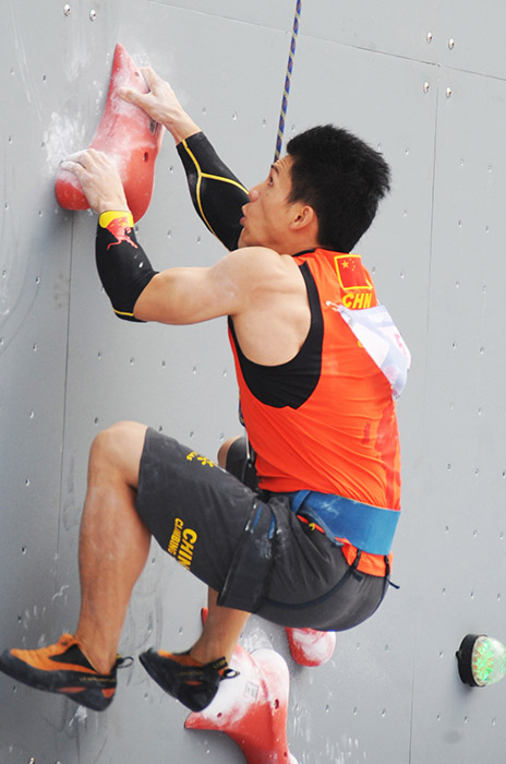 钟齐鑫在决赛中。(人民网记者王霞光 摄)