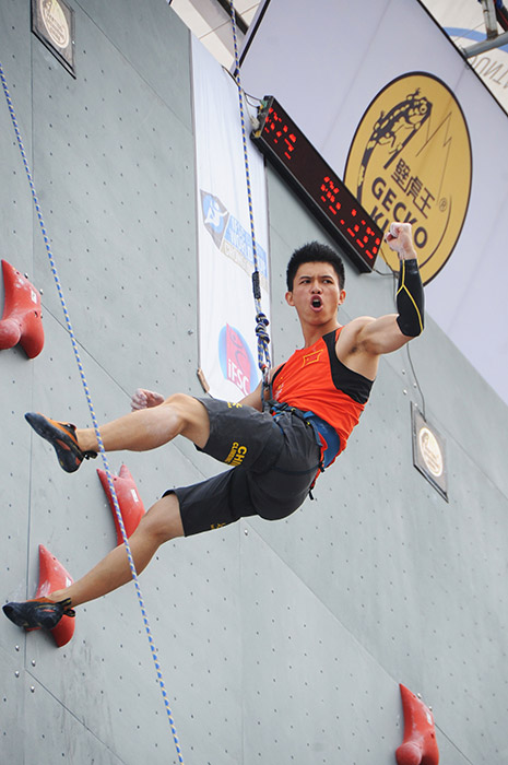 钟齐鑫夺冠后欢呼。(人民网记者王霞光 摄)