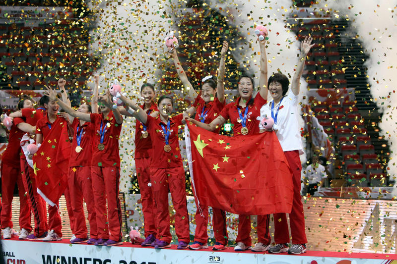 中國女排隊員慶祝奪冠
