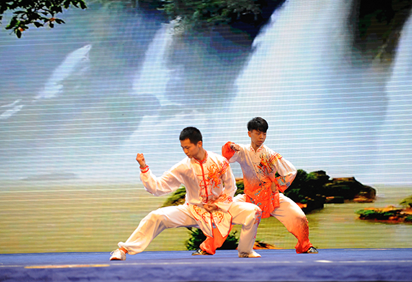 �˶�Ա�ڱ�����