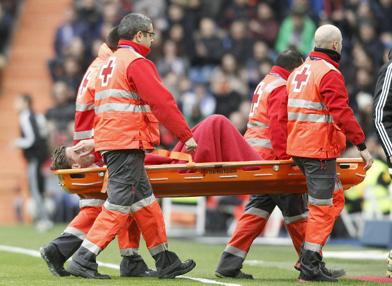 皇家社會隊員受傷離場