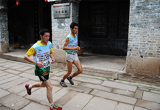 �˶�Ա�����ǹ���μ�Ӳ����ս����