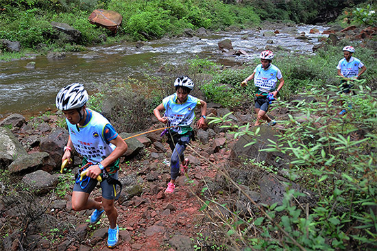 �˶�Ա��ɽ�ش�Խ�����С�