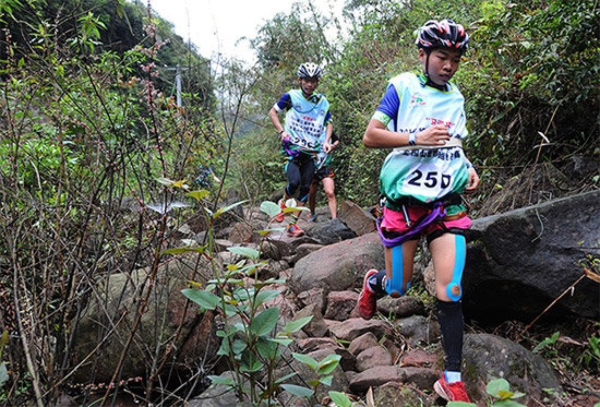 �˶�Ա��ɽ�ش�Խ�����С�