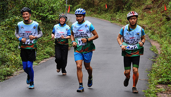 �˶�Ա��ɽ�ش�Խ�����С�