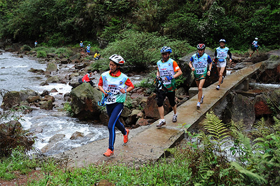 �˶�Ա��ɽ�ش�Խ�����С�