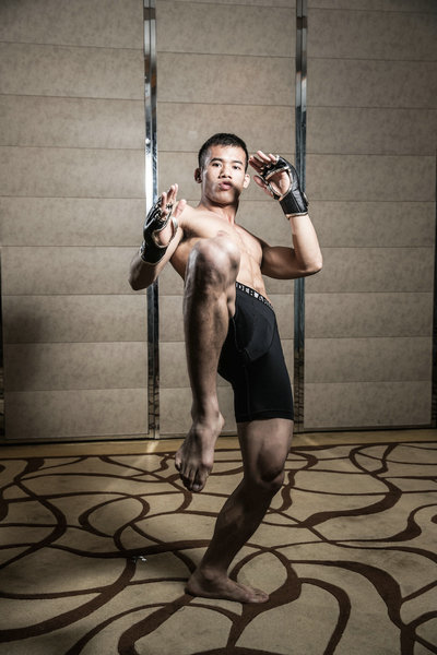 �ν�ΰ7��2��ս��ɳ ����ROAD FC֤���Լ�