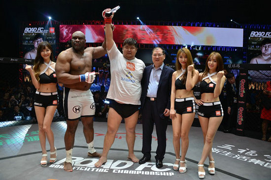 ROAD FCս��ɳ������ɱʢ�磬��λ�й�ѡ�ֺ��ްܱ�