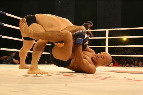 �й�MMA�г��ɱ���֮�� ROAD FC�ڹ����쳣��