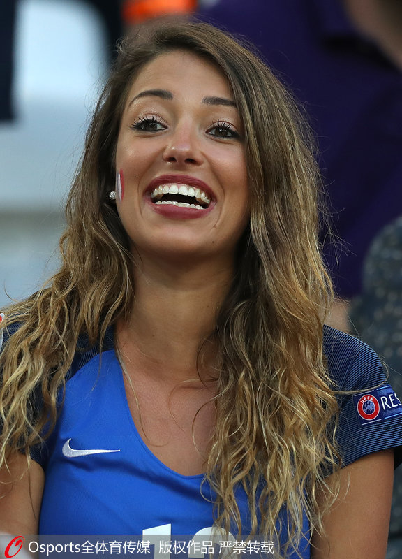 �����Ӷ�ԱĦ����ʩ�ڵ��ֵ�Ů�ѿ�������ս��