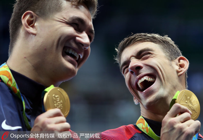 巴西當地時間8月13日晚上，在男子4x100米混合泳接力比賽中，美國隊以3分27秒95收獲冠軍，英國隊以3分29秒24獲得亞軍，澳大利亞以3分29秒93排名第三。中國隊（徐嘉余、李響、李朱濠、寧澤濤）由於李朱濠搶跳被判犯規，被取消成績。