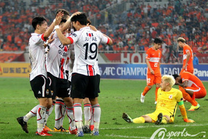 ³���ܷ�2-4����9��14�գ�2016�����ǹ�����1/4�����λغϼ������У�ɽ��³������1-1սƽ�׶�FC�ӣ��ܱȷ�2-4��Ե��ǿ������ϸ�� 