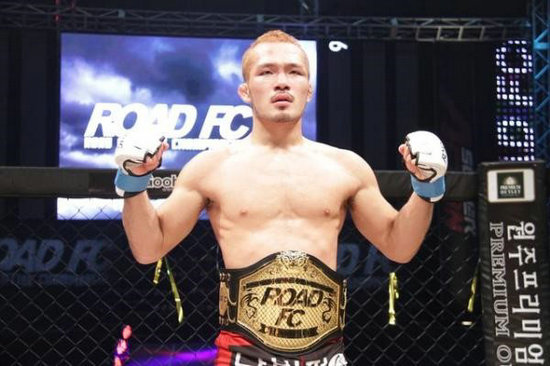 ROAD FCʯ��ׯվ�����ں���ӭ������ս