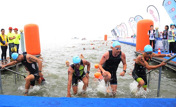 �˶�Ա�ڱ����С�